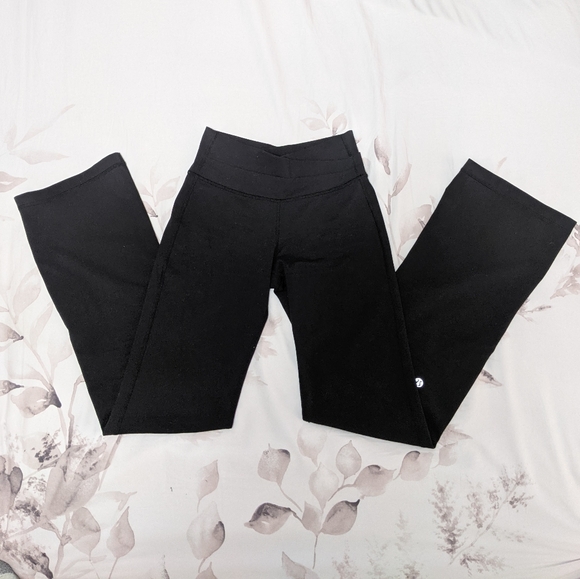 SOLD Lululemon yoga pants/ flared leggings - Picture 1 of 3